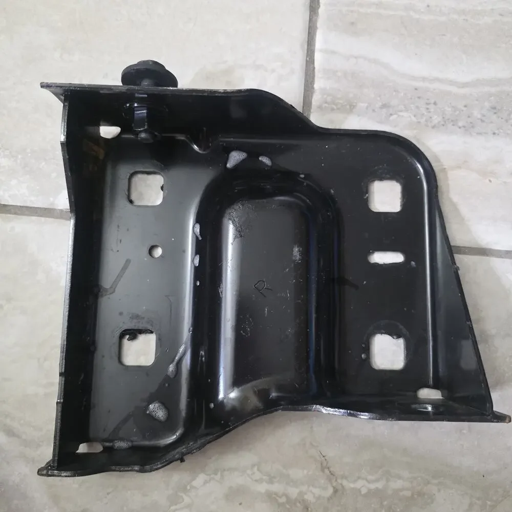2020-2023 Chevrolet Silverado‎ 2500 3500 Front Right Bumper Bar Bracket 84568470